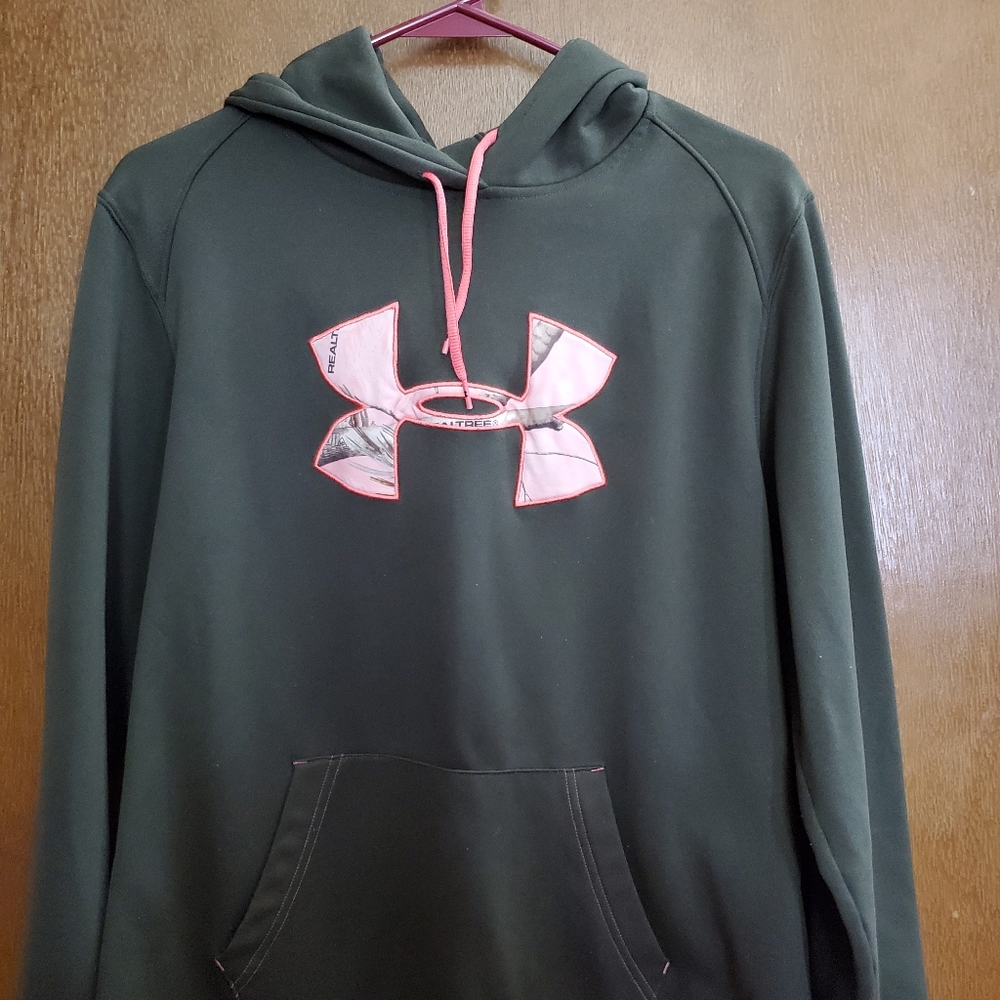 UnderArmour sweatshirt green with pink camo sz XL